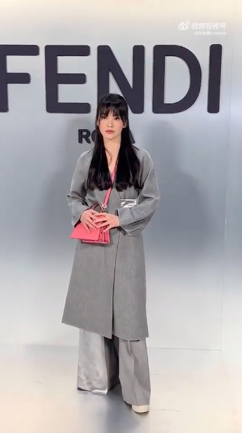 มิลานแตกแตน!! ‘ซงฮเยคโย-เบลล่า ราณี’ สวยแจ่มร่วมชมแฟชั่นโชว์แบรนด์ Fendi 