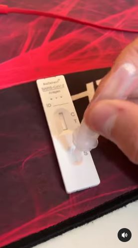 ตรวจ ATK โชว์!! อองตวน ปินโต ยืนยัน ไม่พบเชื้อโควิด-19 แล้ว