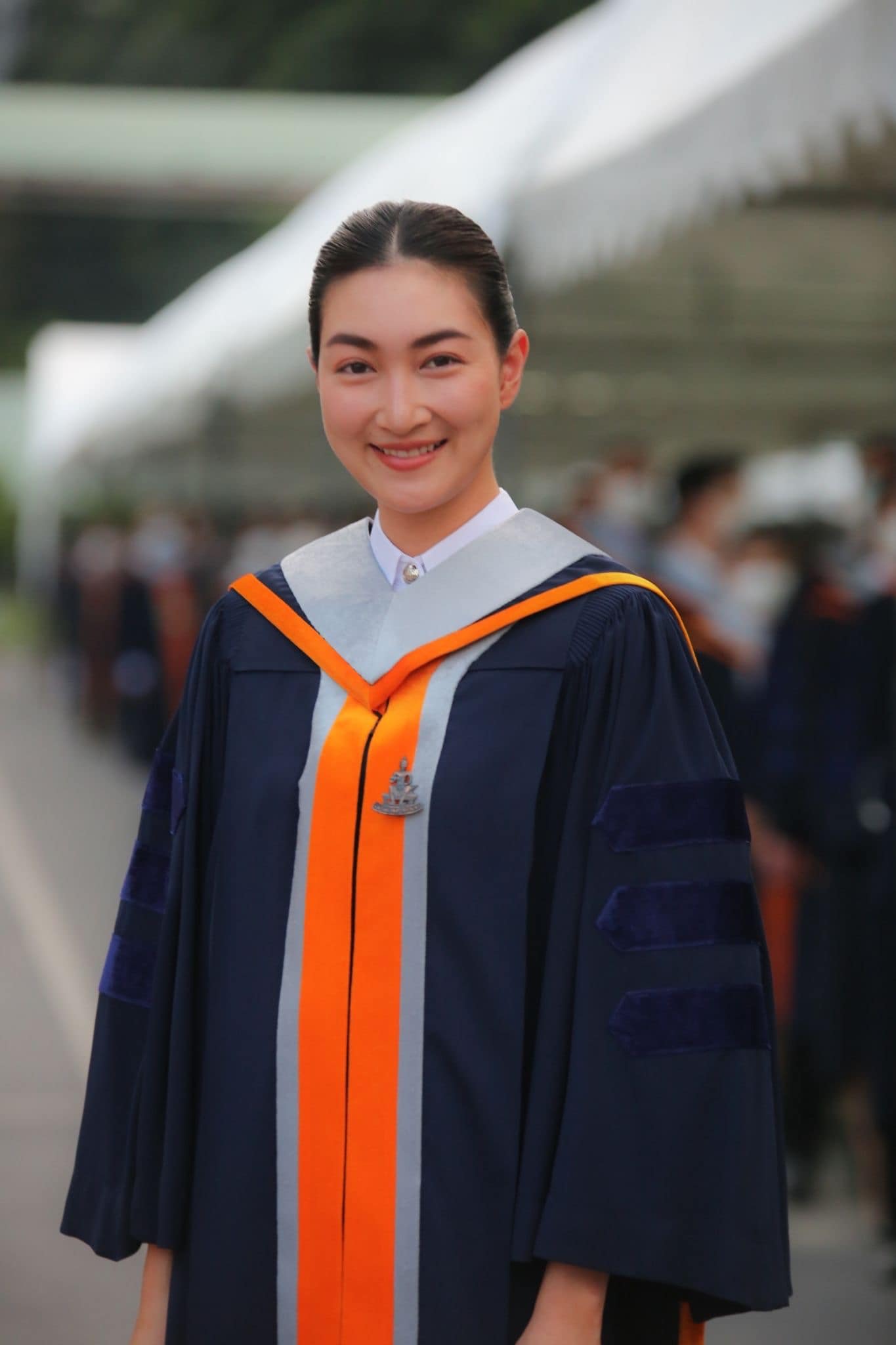 แฟนๆ แห่ยินดี “แพนเค้ก-สารวัตรหมี” ควงคู่รับปริญญาเอก (มีคลิป)