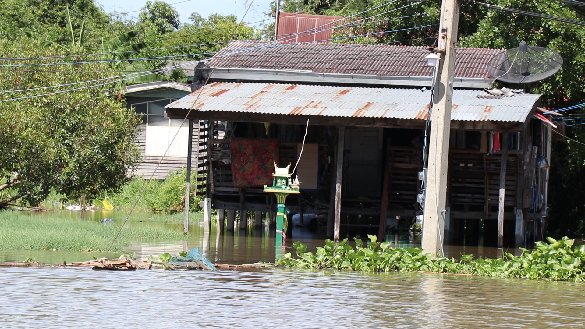 น้ำท่วมอยุธยา ยังหนัก 10 อำเภอ แม่น้ำน้อยเพิ่มสูงท่วมหลายชุมชนอำเภอเสนา