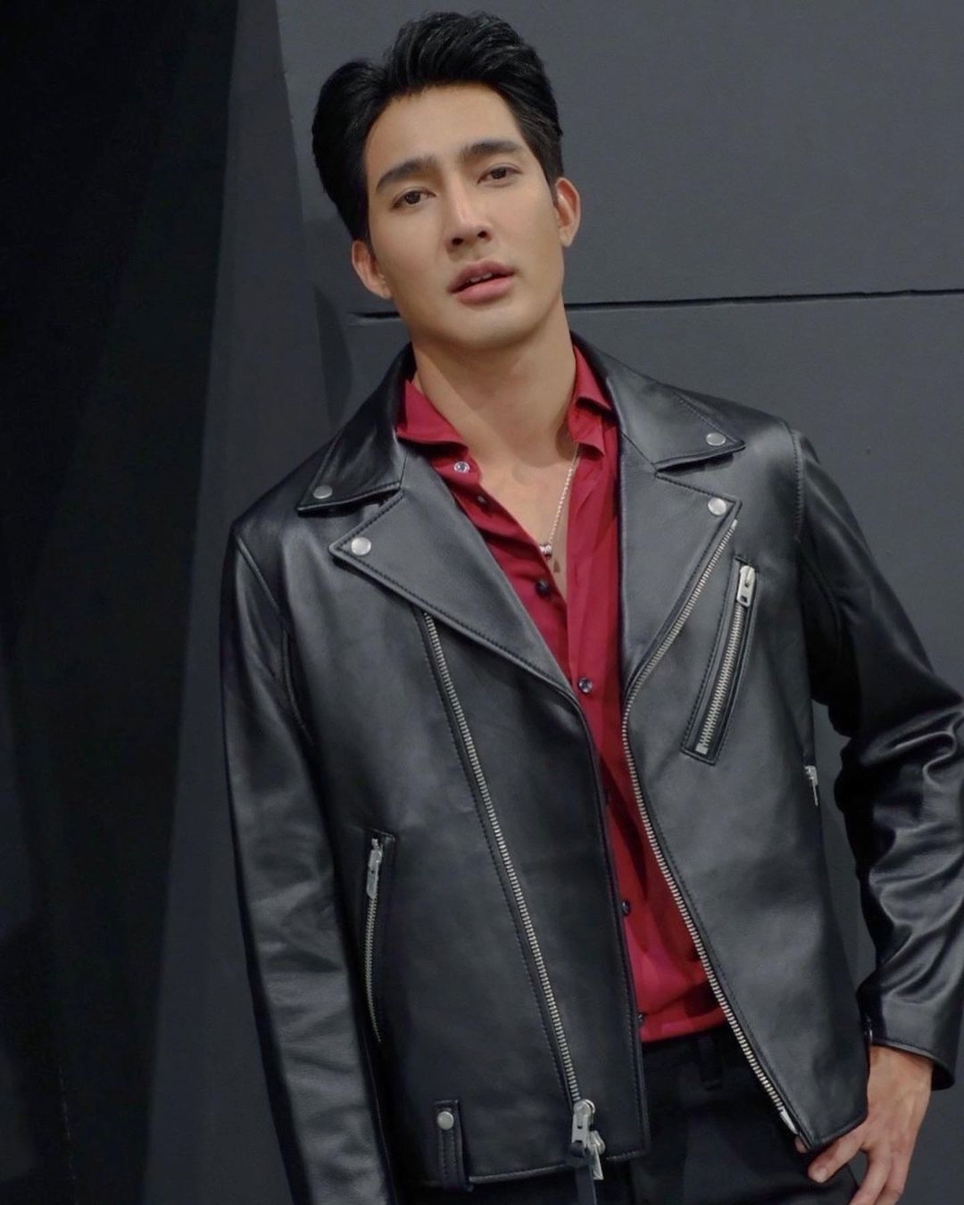 Exclusive “เอิร์ท พิรพัฒน์” แนะนำแมวตัวโปรด (มีคลิป)