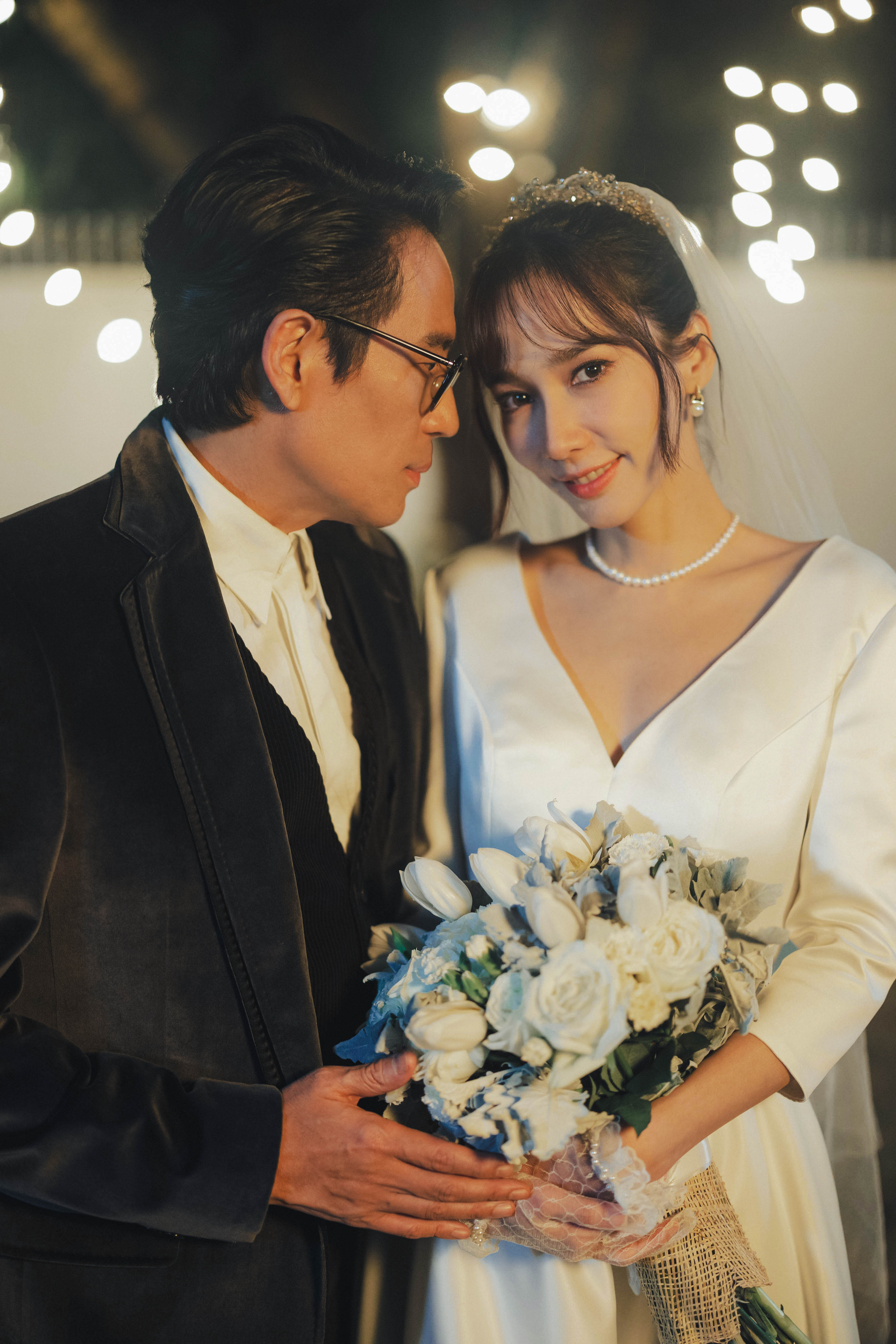 2 ซุปตาร์เมืองไทย “เบิร์ด ธงไชย” ควงคู่ “อั้ม-พัชราภา” ทดลองเข้าหอครั้งแรก! 2 ซุปตาร์เมืองไทย “เบิร์ด ธงไชย” ควงคู่ “อั้ม-พัชราภา” ทดลองเข้าหอครั้งแรก!