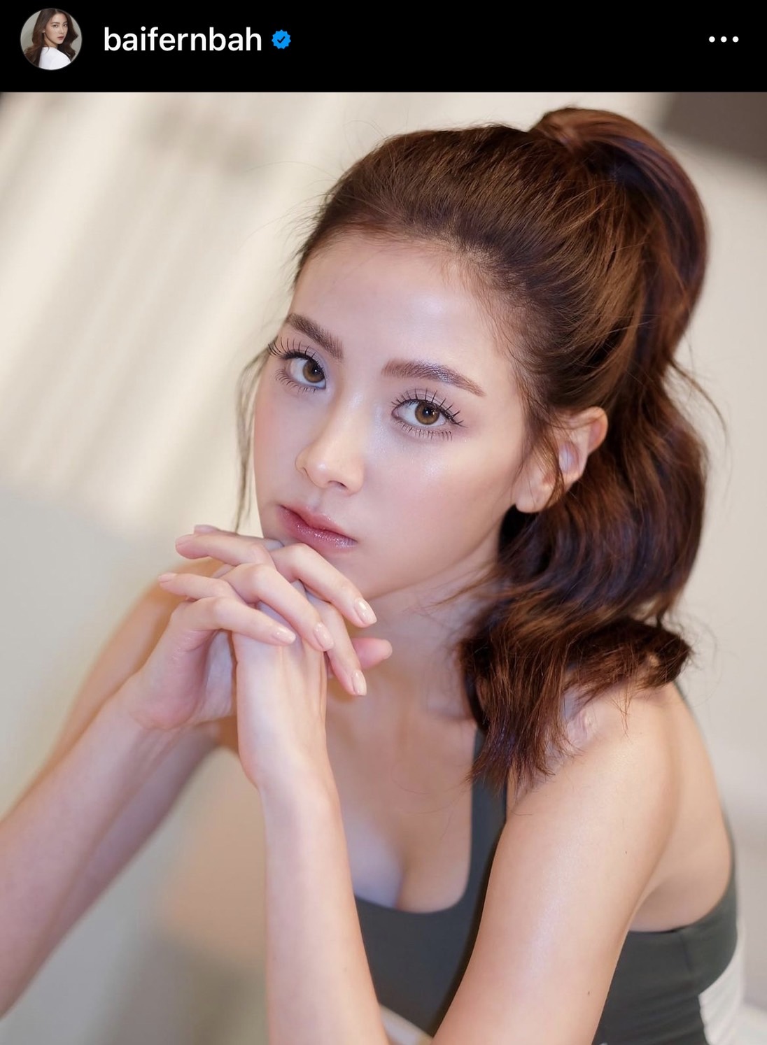 ใบเฟิร์น พิมพ์ชนก เข้าพบตำรวจ กรณีเข้าพักรีสอร์ตหรูที่ จ.น่าน 