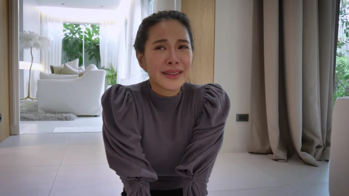 'โบวี่' ร่ำไห้ ต้องขายบ้านหรู42ล้าน หลังแม่ไม่ย้ายมาอยู่ด้วย 'โบวี่' ร่ำไห้ ต้องขายบ้านหรู42ล้าน หลังแม่ไม่ย้ายมาอยู่ด้วย