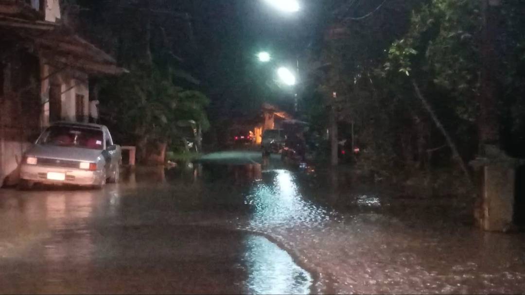 ฝนถล่มปราจีนบุรี! น้ำป่าเขาใหญ่ เอ่อท่วมตลาดเก่ากบินทร์บุรี ฝนถล่มปราจีนบุรี! น้ำป่าเขาใหญ่ เอ่อท่วมตลาดเก่ากบินทร์บุรี