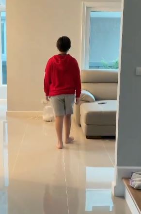 มหัศจรรย์!! ลูกชาย พีท ทองเจือ กลับมาเดินตรงแล้ว 