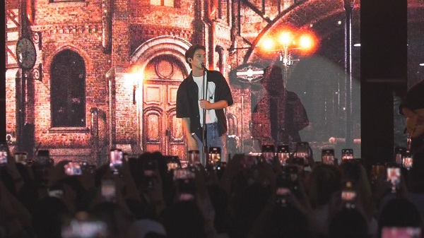 ไบร์ท แฮปปี้ที่ได้ทำผลงานเพลง  เผย ให้รอติดตามหลังมีภาพคู่ Jay Park   (มีคลิป)