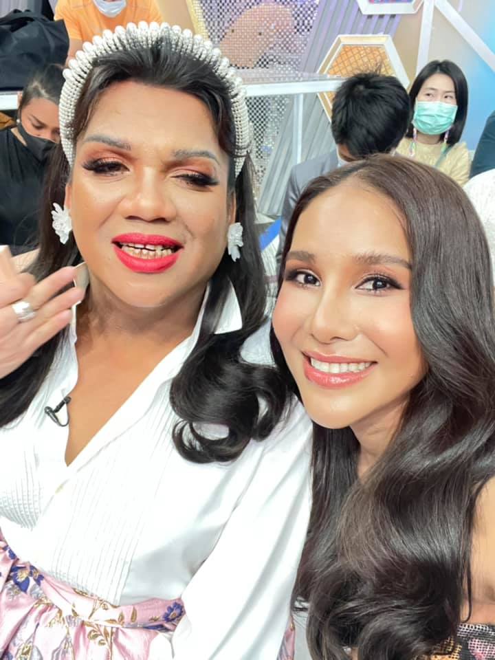 ถึงหูแม่แล้ว!!  “อั้ม” มอบดอกไม้ช่อโต ให้ แม่หญิงลี เมืองทิพย์ต้องลุกเป็นไฟ!!