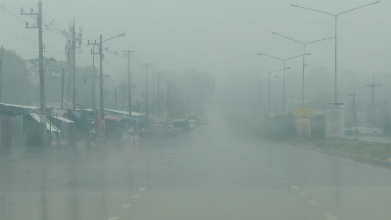 สุรินทร์ฟ้าปิดฝนตกทั้งวัน! อุณหภูมิลดฮวบ 16 องศาฯ