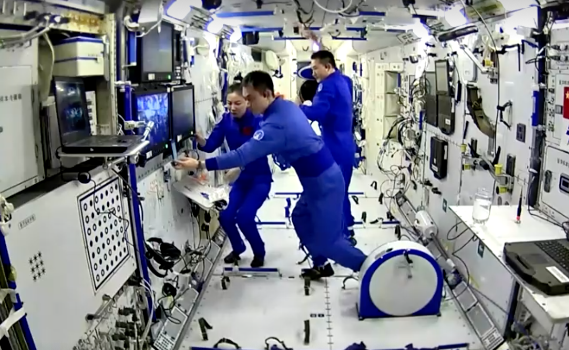 3 นักบินอวกาศจีนเตรียมสอนสดนอกโลก 9 ธ.ค.