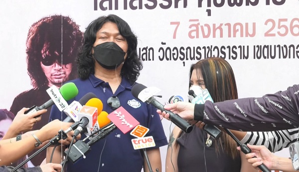 เสือ – กวาง ส่งของขวัญอวยพรวันเกิดพ่อ เสก โลโซ  (มีคลิป)