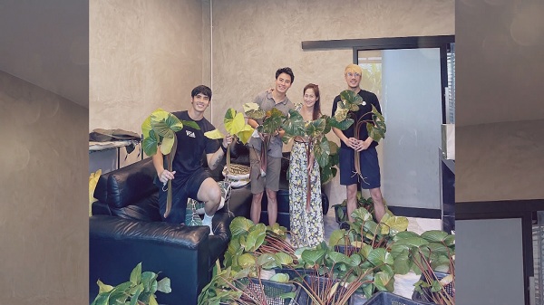 นาวิน ต้าร์ จับมือภรรยา ไฮโซน้ำหวาน ทำธุรกิจใหม่ (มีคลิป) นาวิน ต้าร์ จับมือภรรยา ไฮโซน้ำหวาน ทำธุรกิจใหม่ (มีคลิป)