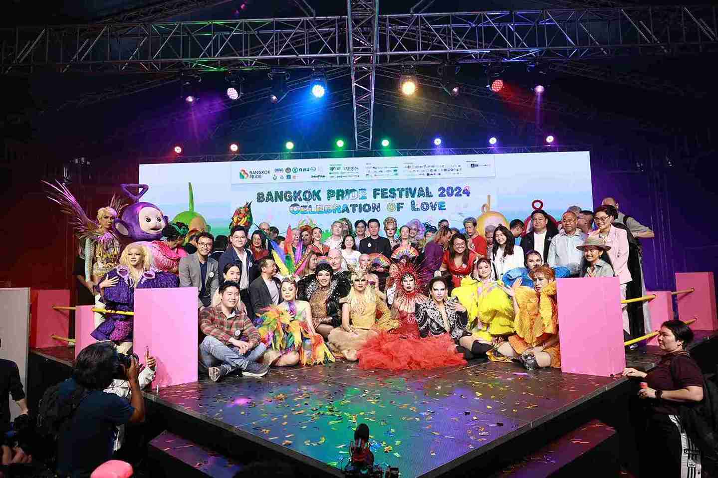 นายกเปิดเทศกาลบางกอกไพรด์เฟสติวัล ยิ่งใหญ่ฉลองกฏหมายสมรสเท่าเทียม นายกเปิดเทศกาลบางกอกไพรด์เฟสติวัล ยิ่งใหญ่ฉลองกฏหมายสมรสเท่าเทียม