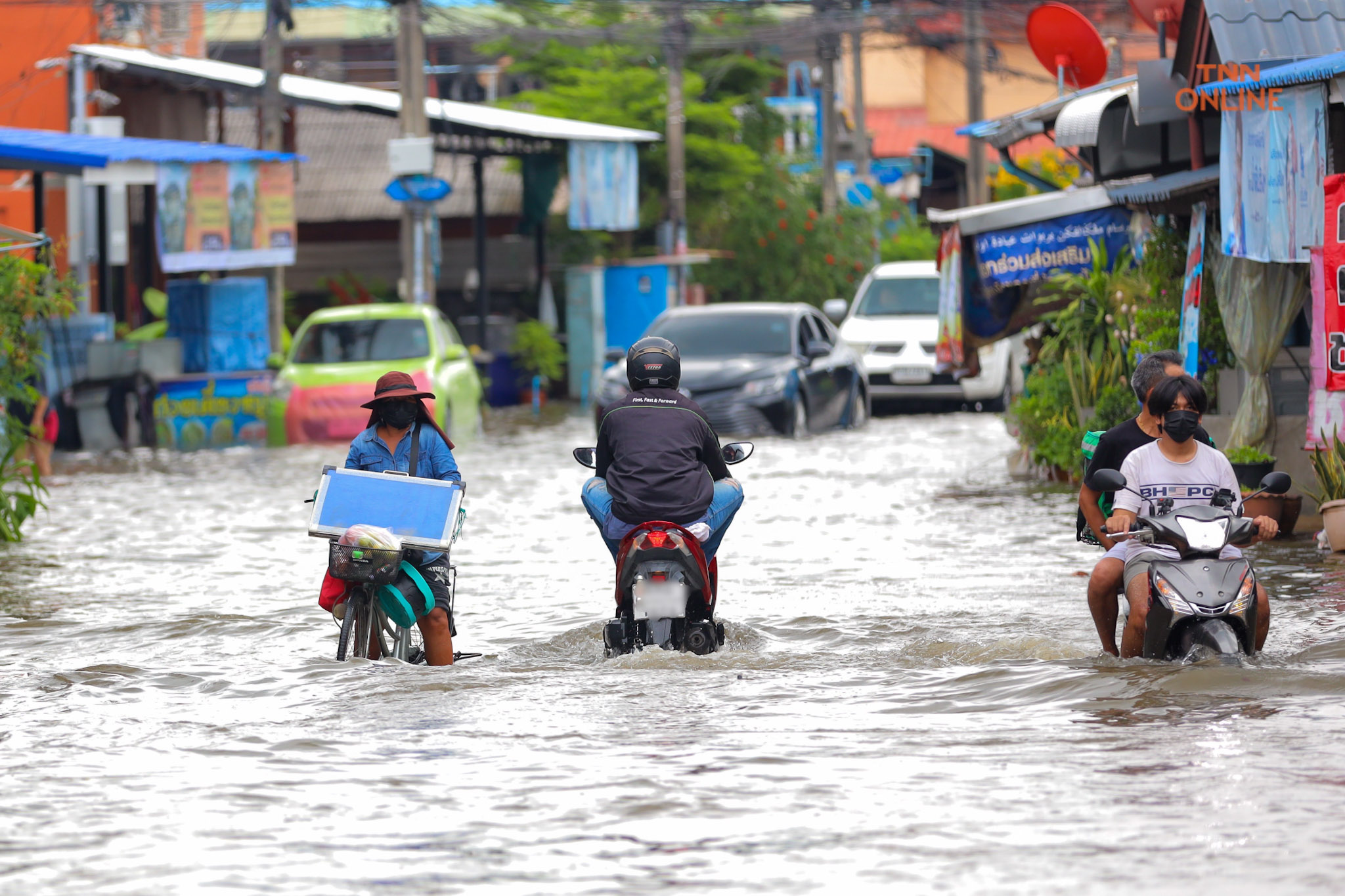 ลาดกระบังยังอ่วม น้ำท่วมขังติดต่อกันวันที่ 5