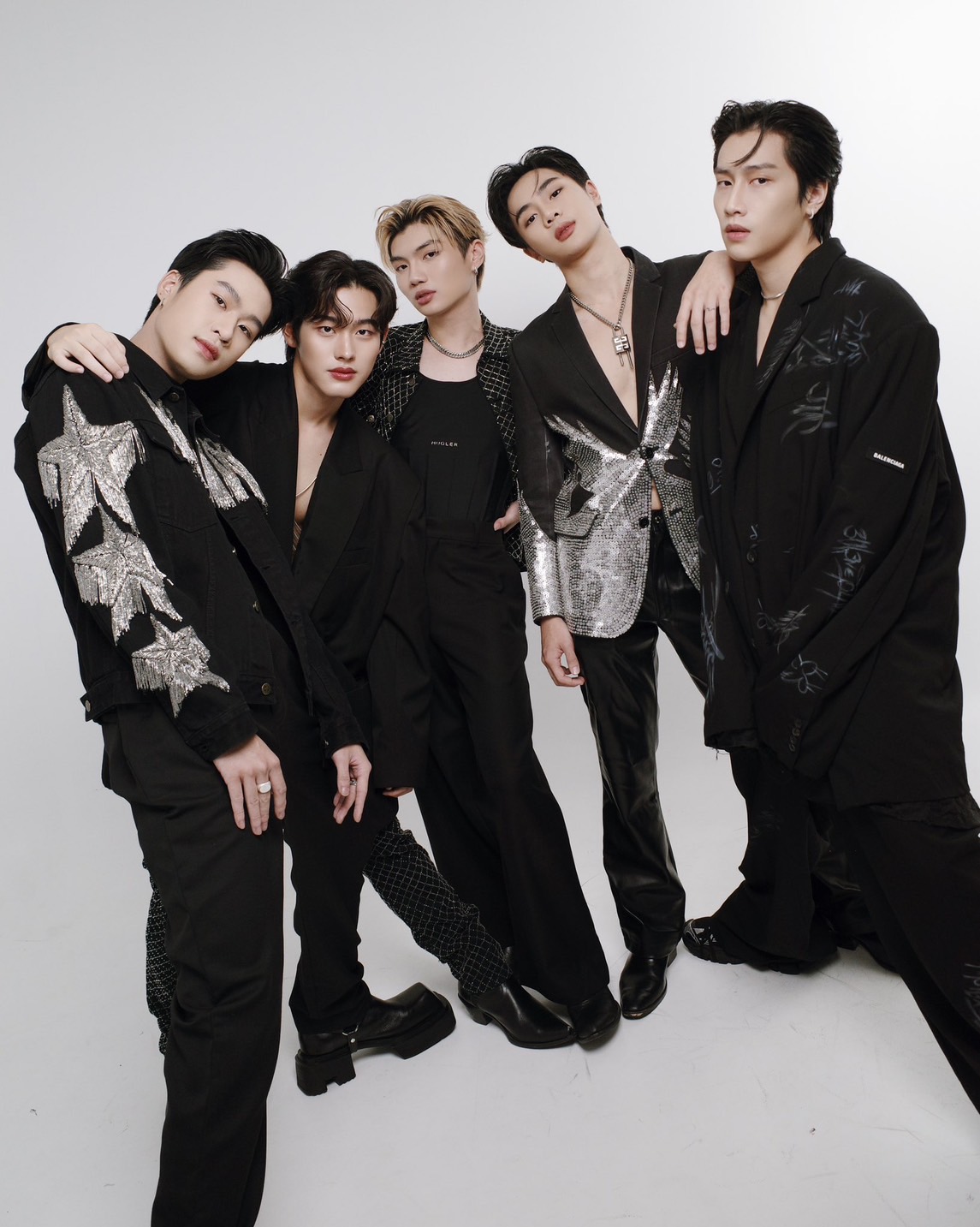 ไบเบิ้ล-ต้า นำทีมนักแสดง BOC เข้าร่วมงานประกาศรางวัล KAZZ AWARDS 2023