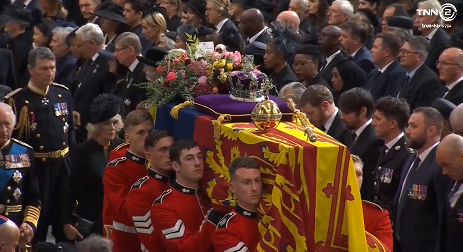 อัญเชิญหีบพระบรมศพ ควีนเอลิซาเบธที่ 2 จากมหาวิหารเวสต์มินสเตอร์สู่ประตูชัยเวลลิงตัน อัญเชิญหีบพระบรมศพ ควีนเอลิซาเบธที่ 2 จากมหาวิหารเวสต์มินสเตอร์สู่ประตูชัยเวลลิงตัน