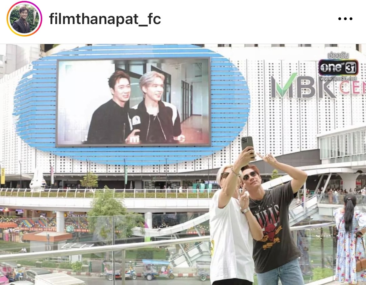 “ฟิล์ม-แจม”  ทำแฟนจีนจิ้นหนัก  ขึ้นบิลบอร์ดคู่กลางกรุงเทพ 