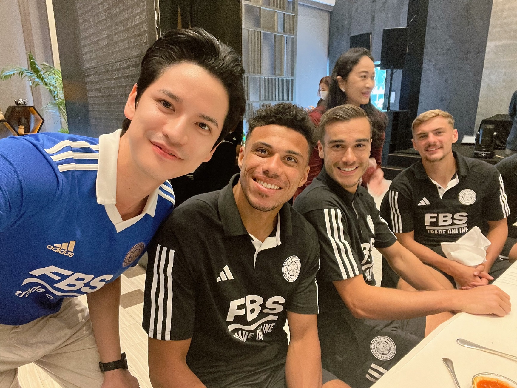 สุดประทับใจ เต๋า เศรษฐพงศ์ แชร์โมเมนต์ ร่วมรับประทานอาหารกับนักเตะ เลสเตอร์ ซิตี้ สุดประทับใจ เต๋า เศรษฐพงศ์ แชร์โมเมนต์ ร่วมรับประทานอาหารกับนักเตะ เลสเตอร์ ซิตี้