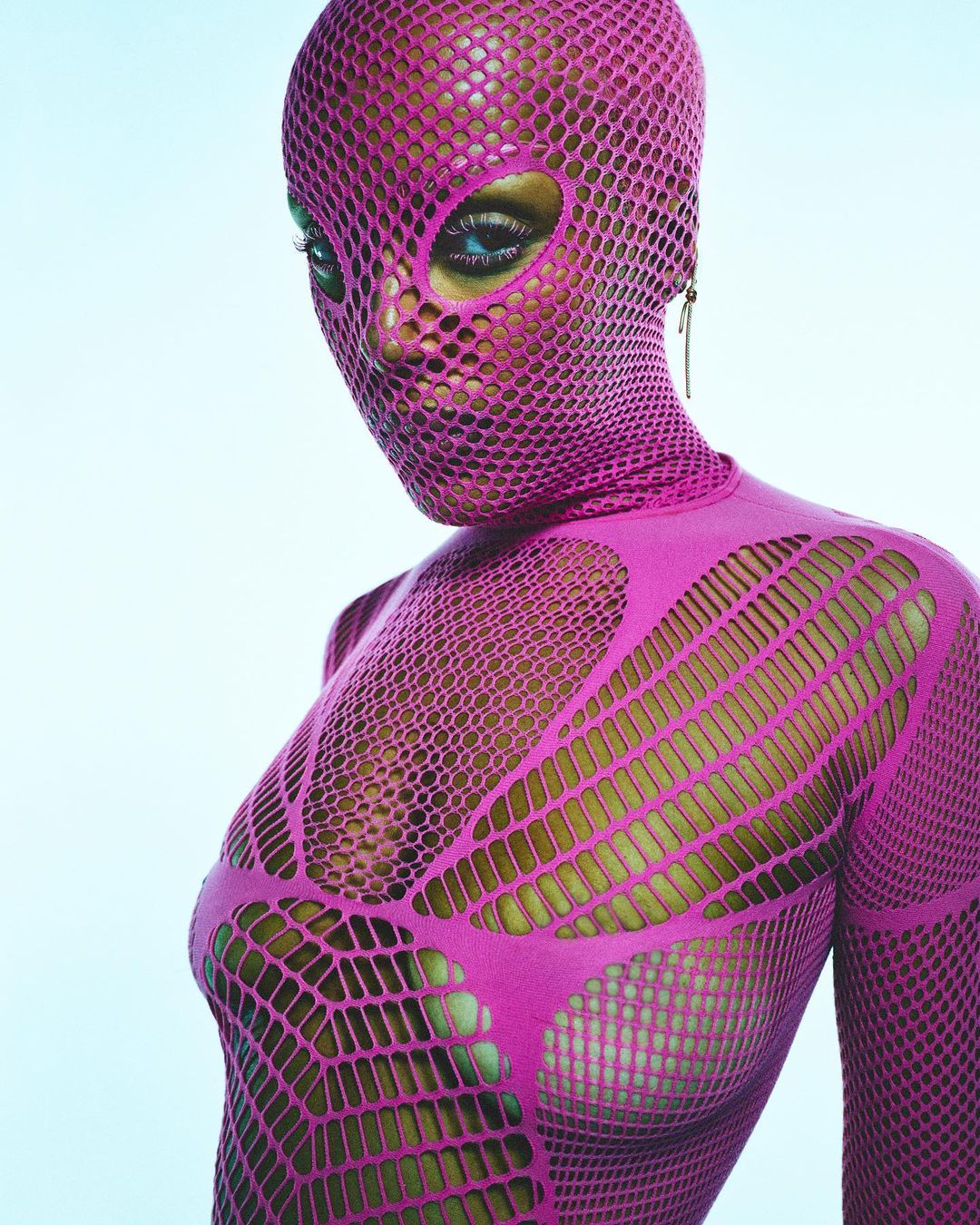 ตัวตึงที่ปารีส!! ‘โดจา แคท’ ชวนตื่นตารายวันกับลุคนั่งชมแฟชั่นโชว์