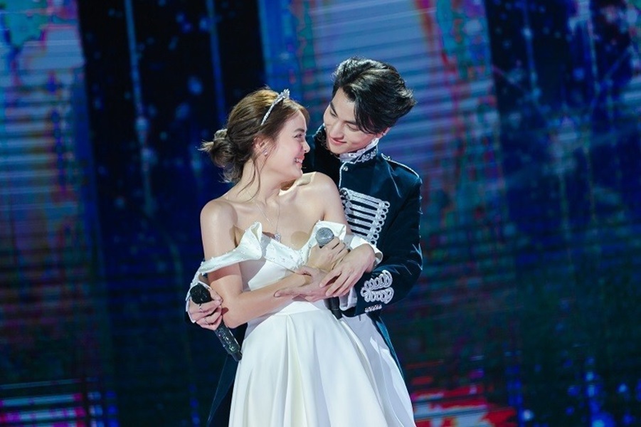 แฟนทั่วโลกสุดฟิน กลัฟ จัดเต็มคอนเสิร์ตออนไลน์ แฟนทั่วโลกสุดฟิน กลัฟ จัดเต็มคอนเสิร์ตออนไลน์