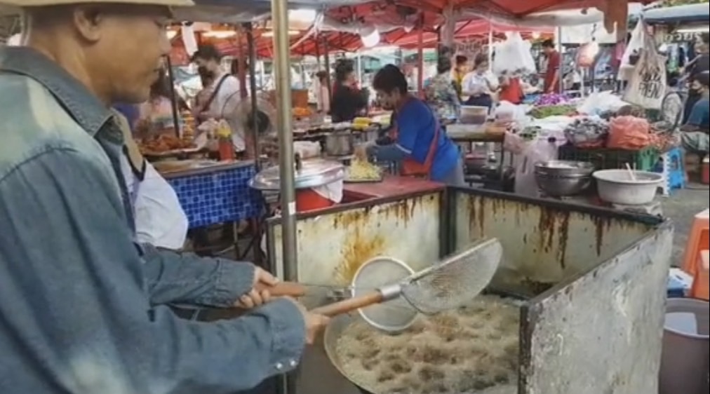 แห่ให้กำลังใจ ไมเคิ่น ตั๋ง ก็อปปี้โชว์ชื่อดัง ขายของในตลาดนัด แห่ให้กำลังใจ ไมเคิ่น ตั๋ง ก็อปปี้โชว์ชื่อดัง ขายของในตลาดนัด