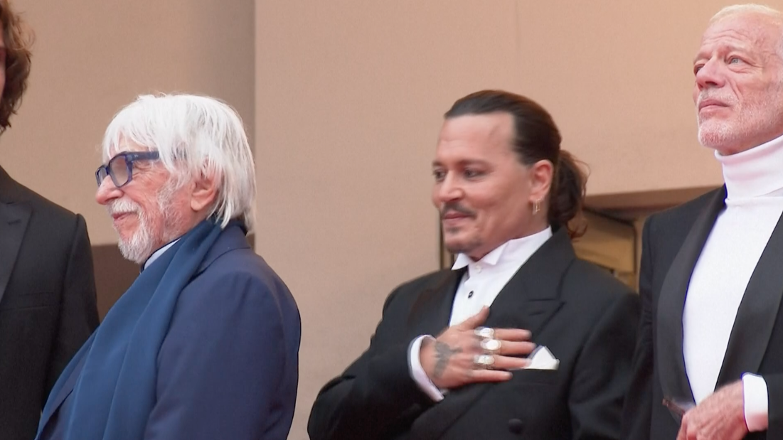 ผู้ชมปรบมือน้ำตาปริ่ม 7 นาที!! 'จอห์นนี่ เดปป์' พาหนังใหม่ Jeanne du Barry ฉายที่คานส์ ผู้ชมปรบมือน้ำตาปริ่ม 7 นาที!! 'จอห์นนี่ เดปป์' พาหนังใหม่ Jeanne du Barry ฉายที่คานส์