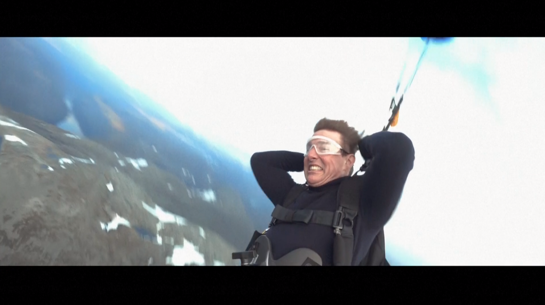 หวาดเสียวสุดๆ!! 'ทอม ครูซ' ซิ่งสองล้อข้ามสะพานขาดดิ่งหน้าผาใน Mission: Impossible 7