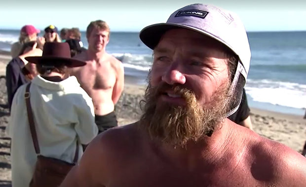 The Goatfather ชายอเมริกัน เล่นเซิร์ฟบอร์ดกับแพะ The Goatfather ชายอเมริกัน เล่นเซิร์ฟบอร์ดกับแพะ