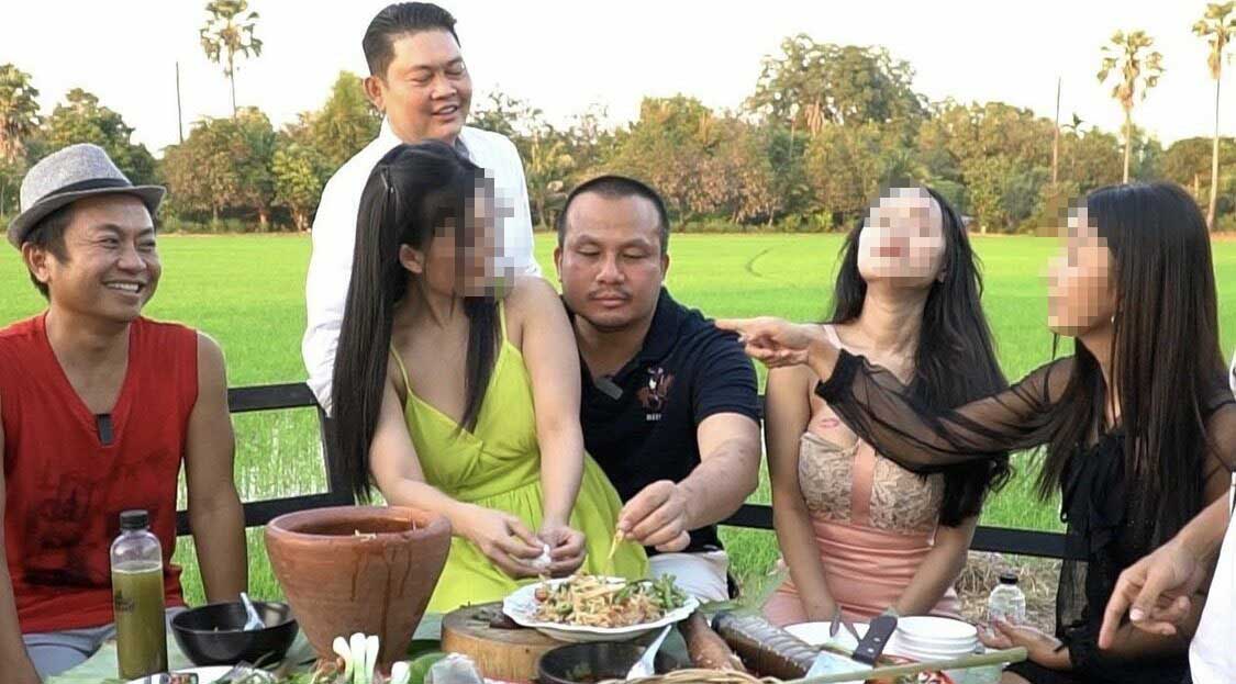 อี๊ด โปงลางสะออน ขอโทษ ทิดสมปอง ทำเสียหาย ชี้แจงดราม่าสาวนั่งตักแค่มุก อี๊ด โปงลางสะออน ขอโทษ ทิดสมปอง ทำเสียหาย ชี้แจงดราม่าสาวนั่งตักแค่มุก