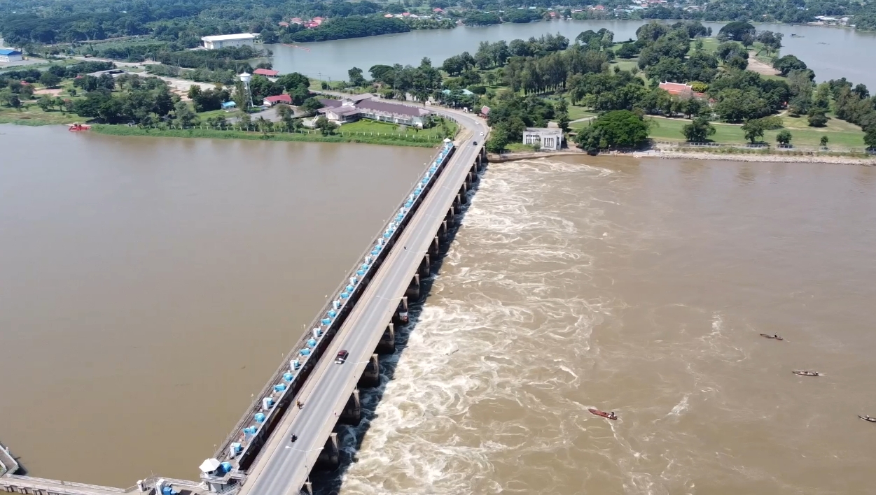 เปิดภาพมุมสูง เขื่อนเจ้าพระยา และร่องรอยความเสียหายหลังน้ำลด เปิดภาพมุมสูง เขื่อนเจ้าพระยา และร่องรอยความเสียหายหลังน้ำลด