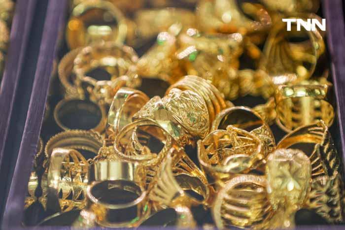 ราคาทองพุ่งเช้านี้ ทองรูปพรรณขายออกบาทละ 39,050 บาท ราคาทองพุ่งเช้านี้ ทองรูปพรรณขายออกบาทละ 39,050 บาท