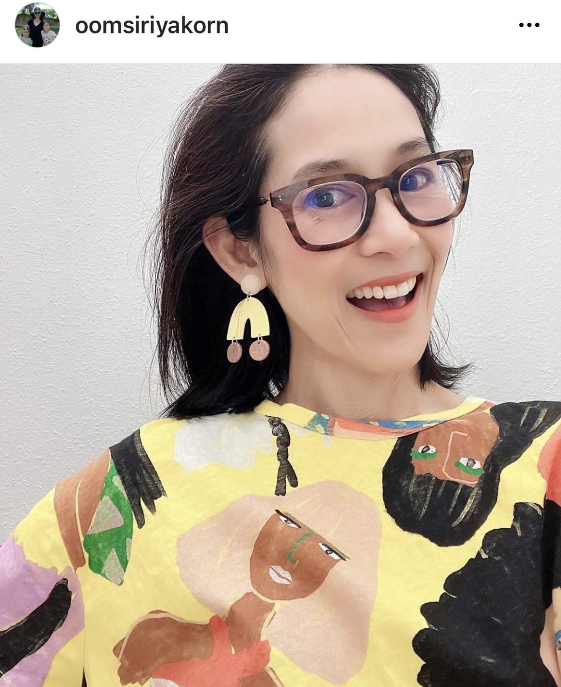 อุ้ม สิริยากร โต้ข่าวตกยาก ต้องเป็นแม่ค้าขายของ ลั่น! ขายเอาสนุกและได้สอนลูก อุ้ม สิริยากร โต้ข่าวตกยาก ต้องเป็นแม่ค้าขายของ ลั่น! ขายเอาสนุกและได้สอนลูก