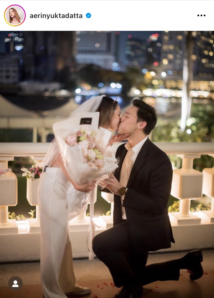 ว่าที่เจ้าสาวคนต่อไป แอริน ยุกตะทัต ถูกแฟนหนุ่มคุกเข่าขอแต่งงาน