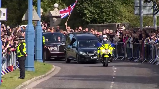 เคลื่อนพระบรมศพ ควีนเอลิซาเบธที่ 2 ออกจากพระตำหนักบัลมอรัล