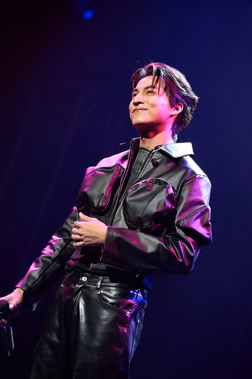 นักแสดงสุดฮอต กลัฟ ประทับใจงานแฟนมีตติ้งถึงขั้นน้ำตาไหล เมื่อเห็นแฟนคลับร้องเพลงเซอร์ไพร์ นักแสดงสุดฮอต กลัฟ ประทับใจงานแฟนมีตติ้งถึงขั้นน้ำตาไหล เมื่อเห็นแฟนคลับร้องเพลงเซอร์ไพร์