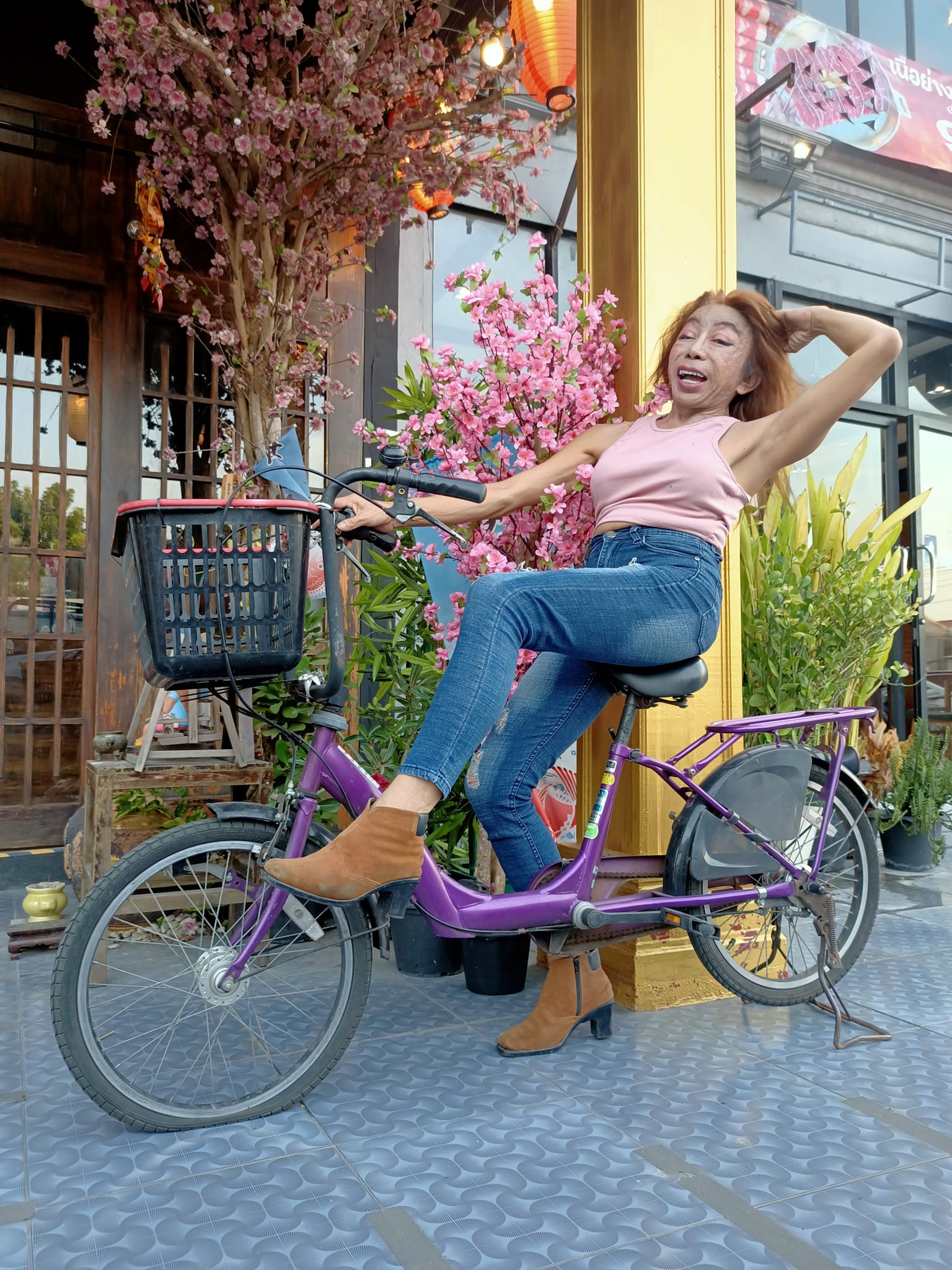 “สิตางศุ์ บัวทอง” เผยสามีสาวเจ้าของแบรนด์ดัง เตรียมฟ้อง “หนุ่ม กะลา” (มีคลิป) “สิตางศุ์ บัวทอง” เผยสามีสาวเจ้าของแบรนด์ดัง เตรียมฟ้อง “หนุ่ม กะลา” (มีคลิป)