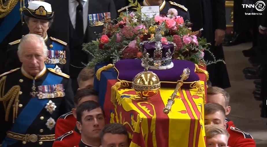 อัญเชิญหีบพระบรมศพ ควีนเอลิซาเบธที่ 2 จากมหาวิหารเวสต์มินสเตอร์สู่ประตูชัยเวลลิงตัน อัญเชิญหีบพระบรมศพ ควีนเอลิซาเบธที่ 2 จากมหาวิหารเวสต์มินสเตอร์สู่ประตูชัยเวลลิงตัน