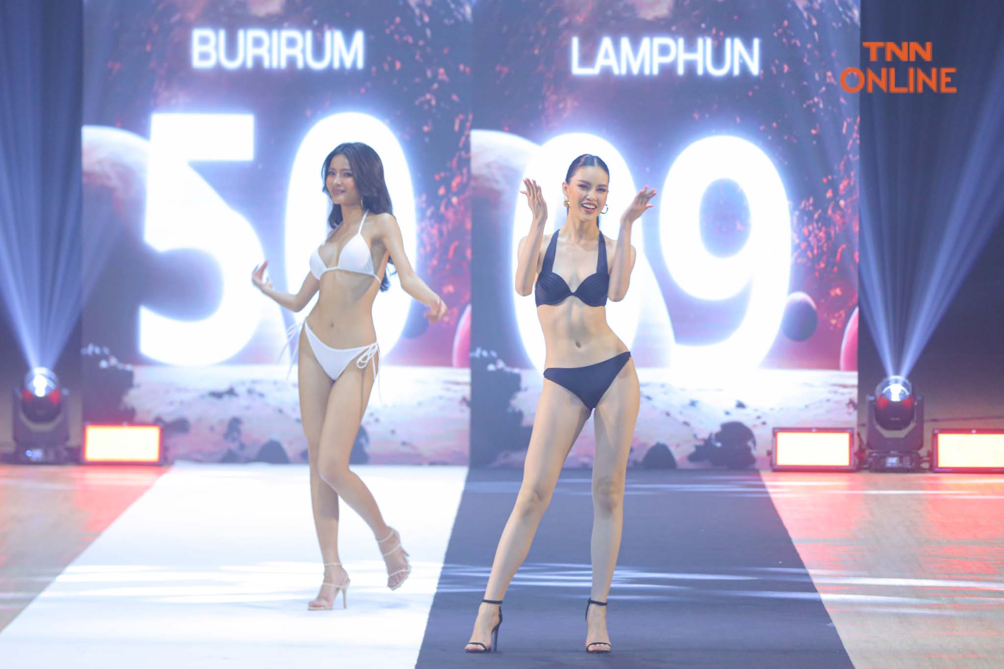 ก้าวแรกสู่จักรวาล ประชันท่วงท่าผ่านรันเวย์ 30 เมตร ก้าวแรกสู่จักรวาล ประชันท่วงท่าผ่านรันเวย์ 30 เมตร