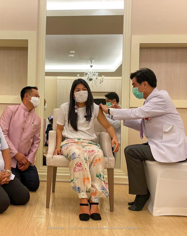 เจ้าฟ้าสิริวัณณวรีฯ ทรงรับการฉีดวัคซีนโควิดของแอสตราเซนเนกา เจ้าฟ้าสิริวัณณวรีฯ ทรงรับการฉีดวัคซีนโควิดของแอสตราเซนเนกา