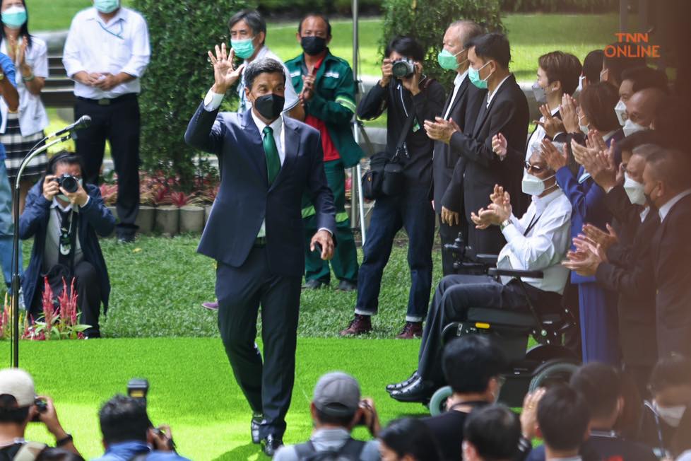 ชัชชาติ เปิดตัวรองผู้ว่าฯกทม. ย้ำนโยบายโปร่งใส ลงพื้นที่สัญจรห้ามทำป้ายต้อนรับ