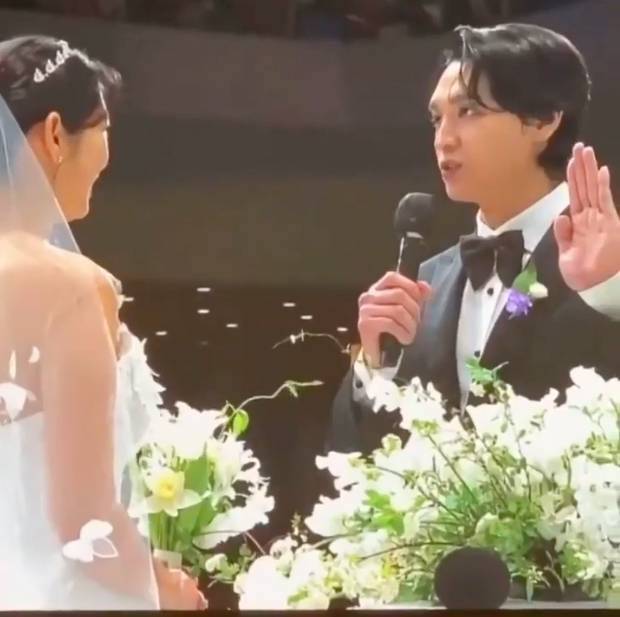 ฮาทั้งโซเชียล!! เมื่อ “อีมินโฮ” อวยพรวันวิวาห์ “พัคชินฮเย” แบบนี้ ฮาทั้งโซเชียล!! เมื่อ “อีมินโฮ” อวยพรวันวิวาห์ “พัคชินฮเย” แบบนี้