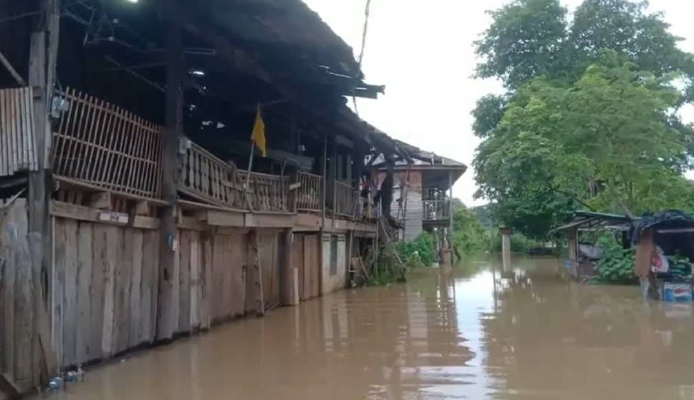 ฝนถล่มปราจีนบุรี! น้ำป่าเขาใหญ่ เอ่อท่วมตลาดเก่ากบินทร์บุรี ฝนถล่มปราจีนบุรี! น้ำป่าเขาใหญ่ เอ่อท่วมตลาดเก่ากบินทร์บุรี