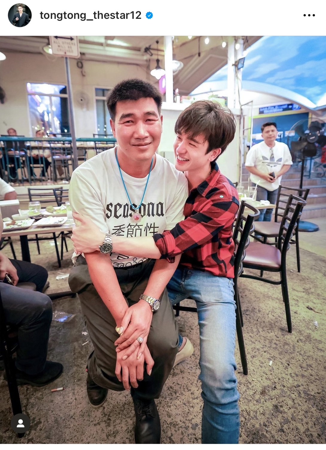 คนใกล้ชิด ตงตง กฤษกร เผยให้รอคำตอบจากต้นสังกัดหลัง สมรักษ์ คำสิงห์ ตอบปมเลิก เบสท์