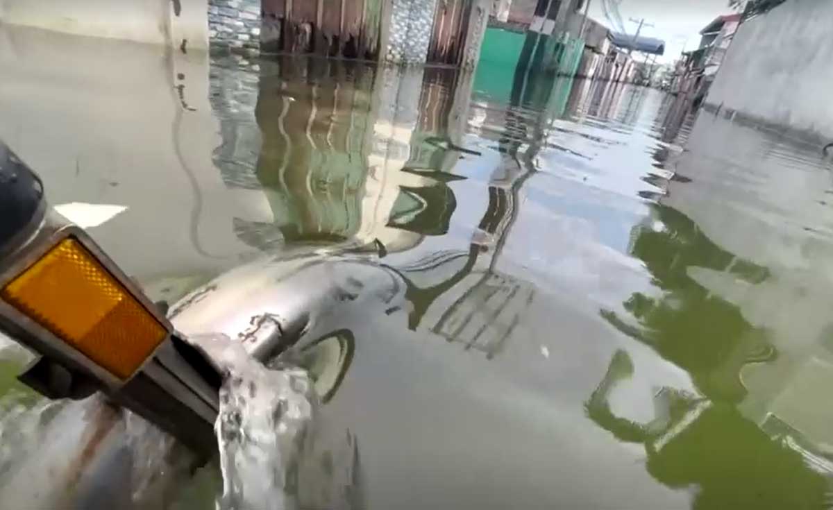 มอเตอร์ไซค์ยกสูงสู้น้ำท่วมในฟิลิปปินส์ มอเตอร์ไซค์ยกสูงสู้น้ำท่วมในฟิลิปปินส์