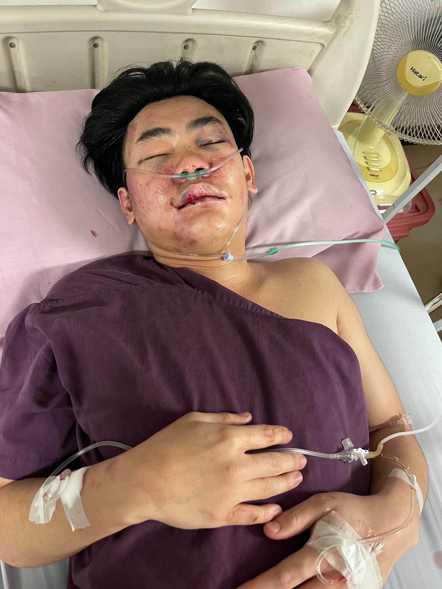 เอ็มมี่ ทวงถามความยุติธรรม น้องโดน 5 รุม 1 เอ็มมี่ ทวงถามความยุติธรรม น้องโดน 5 รุม 1