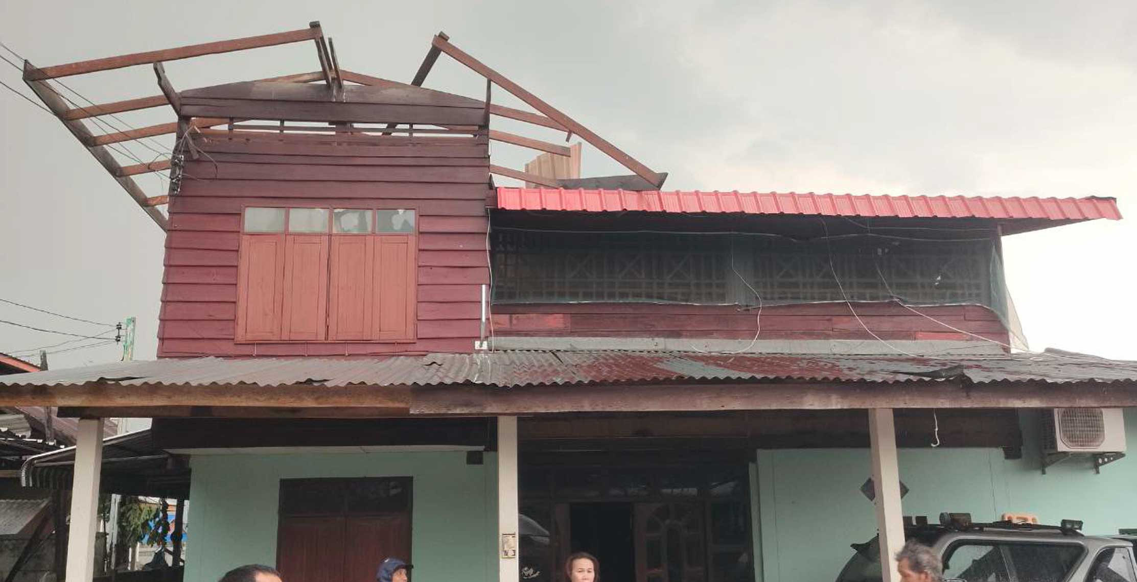 พายุฤดูร้อนหอบ ลูกเห็บ ถล่มเมืองเลย บ้านเสียหาย 15 หลังคาเรือน พายุฤดูร้อนหอบ ลูกเห็บ ถล่มเมืองเลย บ้านเสียหาย 15 หลังคาเรือน