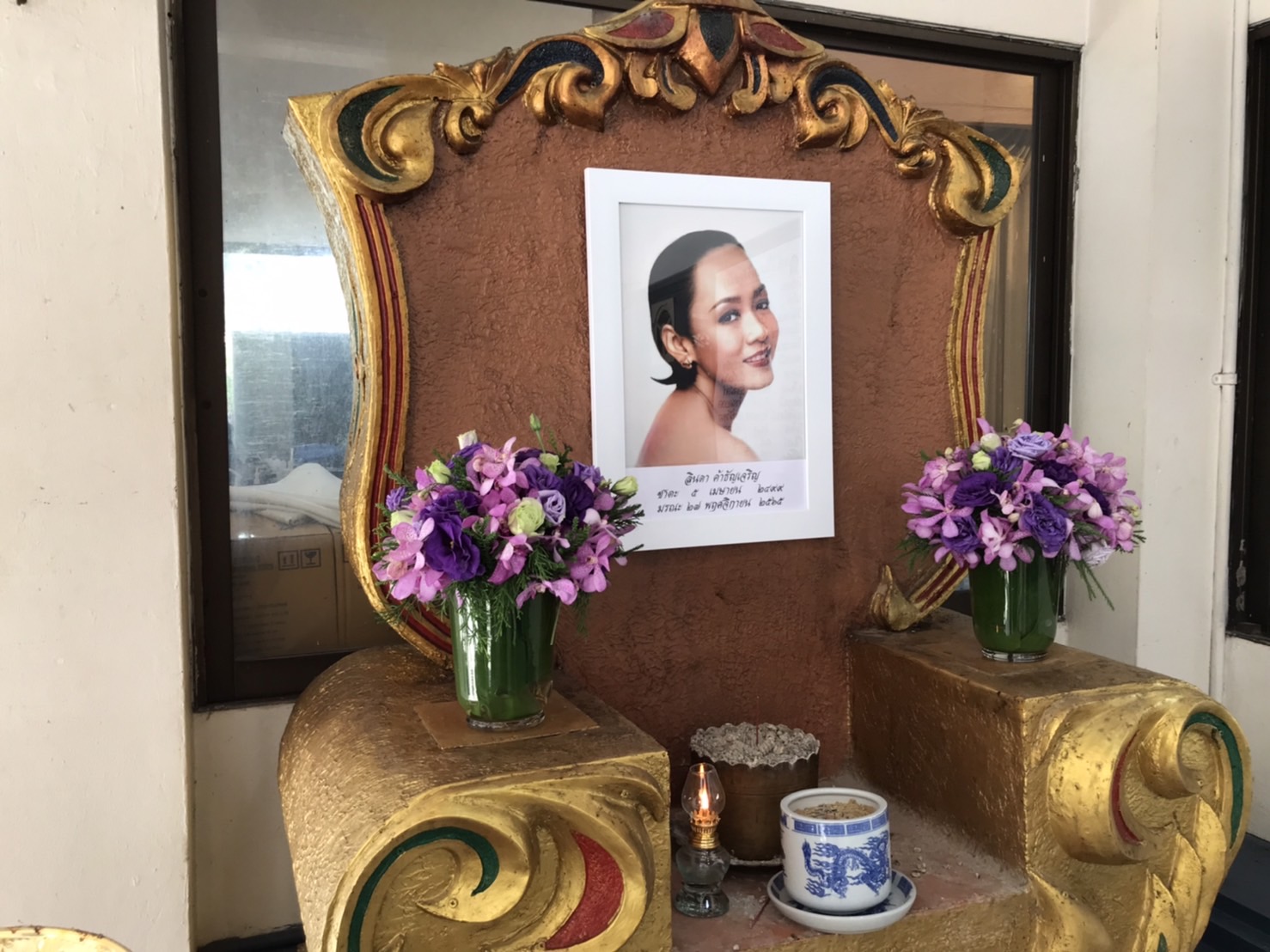 “จิ๊ก เนาวรัตน์” แต่งหน้าให้ “ลินดา” เป็นครั้งสุดท้าย “จิ๊ก เนาวรัตน์” แต่งหน้าให้ “ลินดา” เป็นครั้งสุดท้าย