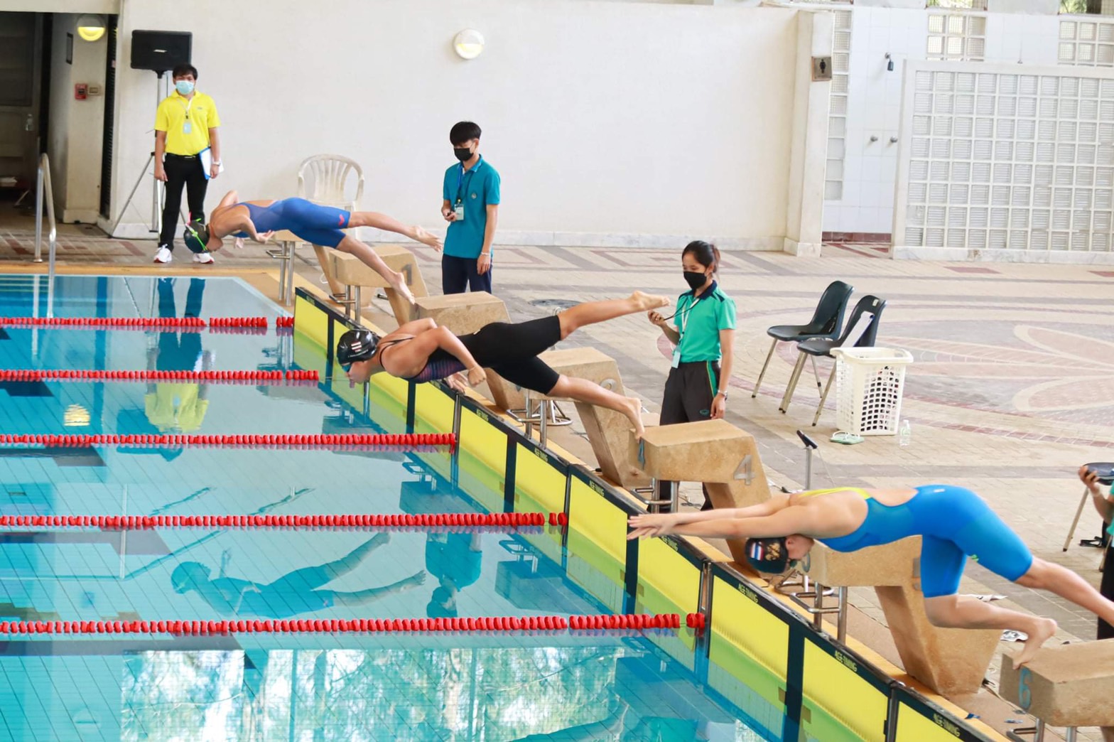 'ส.ว่ายน้ำ' เปิดสนามวอ 'ส.ว่ายน้ำ' เปิดสนามวอ