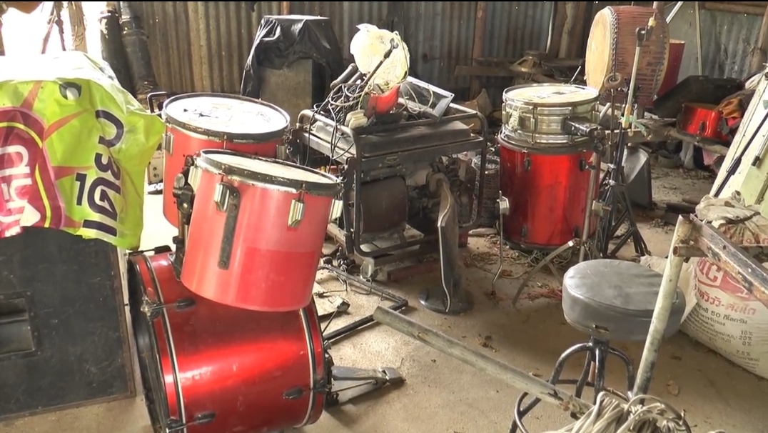 ไปต่อไม่ไหว! วงดนตรีชื่อดังโคราช ขายเครื่องมือหากิน ประทังชีวิต ไปต่อไม่ไหว! วงดนตรีชื่อดังโคราช ขายเครื่องมือหากิน ประทังชีวิต