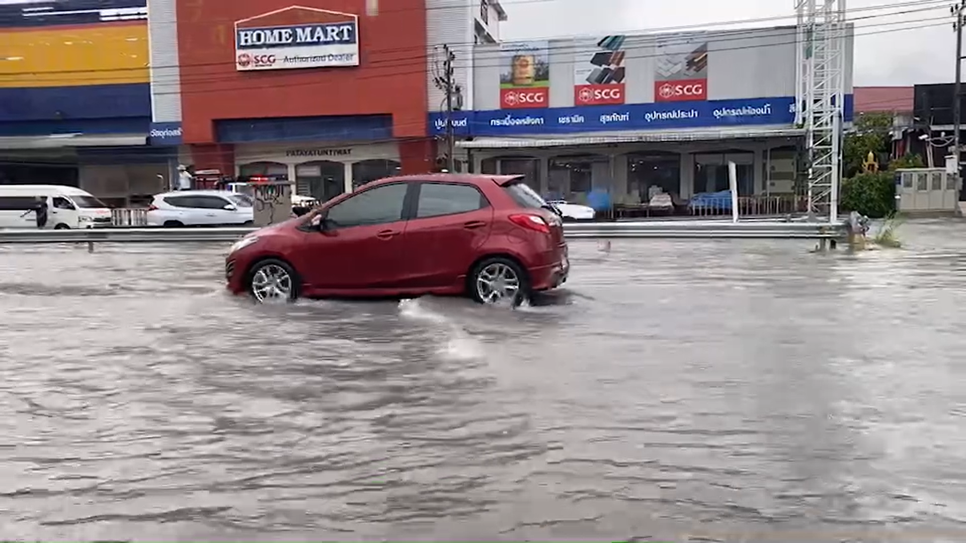 พัทยา ยังอ่วม! ฝนกระหน่ำกลางเมือง ถนนหลายสายถูกตัดขาด พัทยา ยังอ่วม! ฝนกระหน่ำกลางเมือง ถนนหลายสายถูกตัดขาด